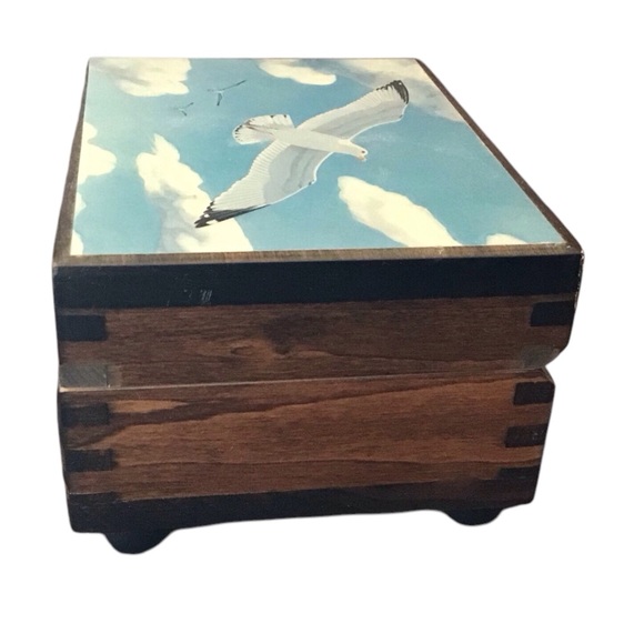 Reuge Swiss Wood Music Box Seagull Plays "Born Free" 4-1/2" x 3-1/2" Lacquered - Picture 4 of 11